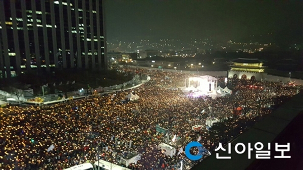지난해 11월26일 서울 종로구 광화문광장 일대에서 촛불집회가 열리고 있는 모습. (사진=신아일보DB)