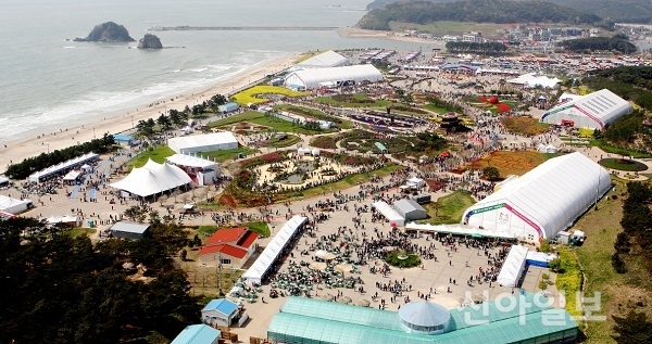 지난 2009년 꽃지 해안공원에서 열린 안면도 국제 꽃박람회 모습.(사진=태안군)