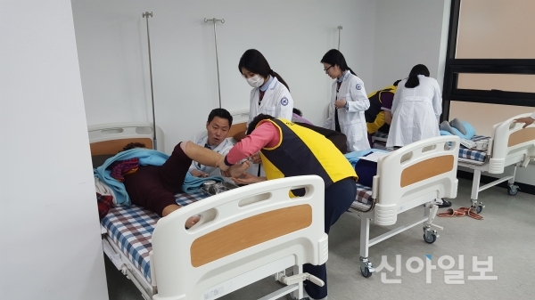 진안 한국한방고등학교가 지역 주민들을 위한 한방의료봉사를 실시했다.  (사진=한국한방고등학교)