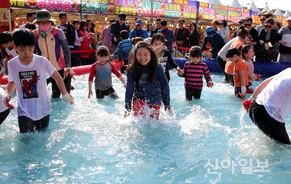 사진은 지난해 열린 몽산포 주꾸미·수산물 축제 모습. (사진=태안군)