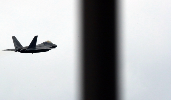 한미 공중전투훈련인 '맥스선더'(Max Thunder)에 참가하기 위해 한국을 찾은 미국 스텔스 전투기 F-22 랩터.