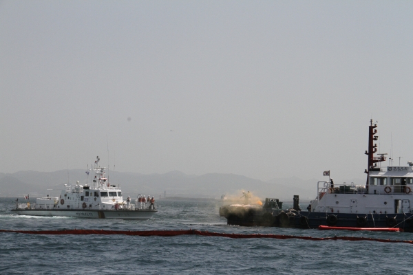 포항해경은 24일 ‘2018년 민·관·군 합동 해상방제훈련’을 실시했다(사진=포항해경)
