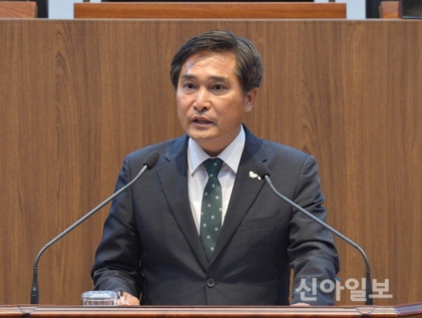 김용필 의원이 26일 열린 제304회 정례회 2차 본회의에서 5분 발언을 하고 있다. (사진=충남도의회)