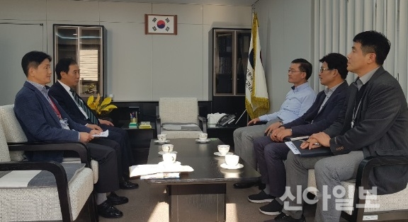 박윤국 경기 포천시장은 서울지방국토관리청을 방문했다. (사진=포천시)
