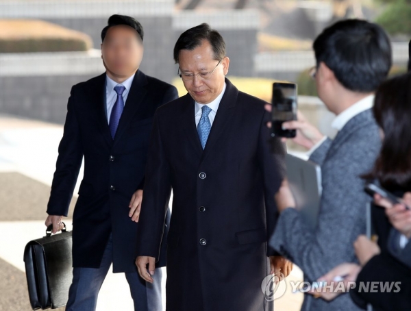 이틀 연속 검찰 출석하는 박병대 전 대법관 (사진=연합뉴스)