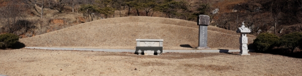 박열의사기념관내에 있는 가네코 후미코 무덤. (사진=문경시)