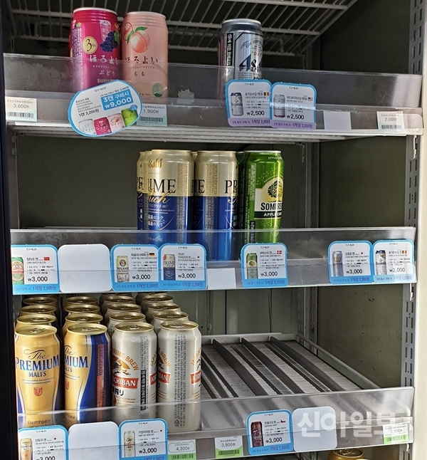 지난달 서울 시내 한 편의점 냉장고에 남아 있는 일본 맥주.(사진=김소희 기자)