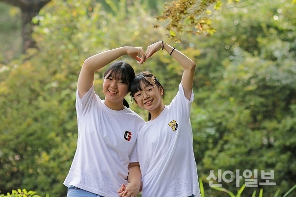 충남 부여군에 소재한 외산초등학교가 지난 8일 학생·학부모·교직원이 함께 참여하는 교육가족 등반대회를 실시했다. (사진=외산초)
