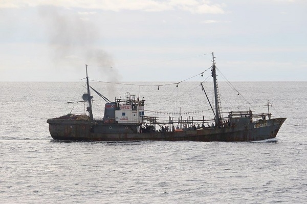 지난 7일 동해 대화퇴 어장 해상에서 일본 어업 단속선과 충돌했던 북한 어선의 모습. (사진=AP 연합뉴스)