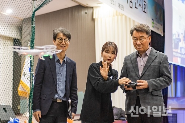 광진구가 지난 13일 구청 대강당에서 ‘2019 IT 체험 및 수강생 작품전시회’를 개최했다. (사진=광진구)