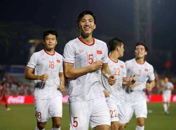 베트남 도안반하우가 10일(현지시간) 필리핀 마닐라 리살 기념 경기장에서 열린 인도네시아와 동남아시아(SEA) 게임 축구 결승전 중 팀의 세 번째 골을 넣은 뒤 기뻐하고 있다. 베트남이 3-0으로 승리했다. (사진=연합뉴스)