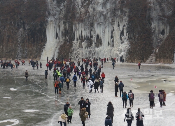 지난해 열린 철원 한탄강 얼음트레킹 축제 장면 (사진=최문한 기자)