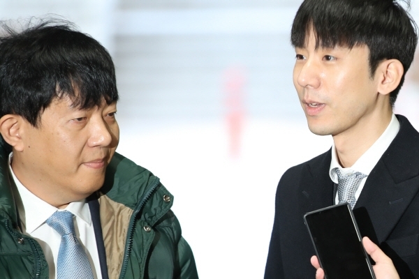 이재웅 쏘카 대표(왼쪽)와 타다 운영사 VCNC의 박재욱 대표. (사진=연합뉴스)