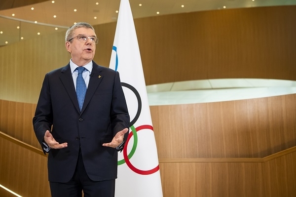 도쿄올림픽 관련 성명 발표하는 IOC 위원장. (사진=로잔 AP 연합뉴스)
