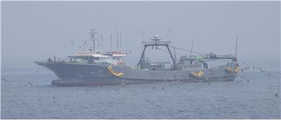 ▲남해EEZ에서 일본수역으로 표류중인 우리어선 긴급예인