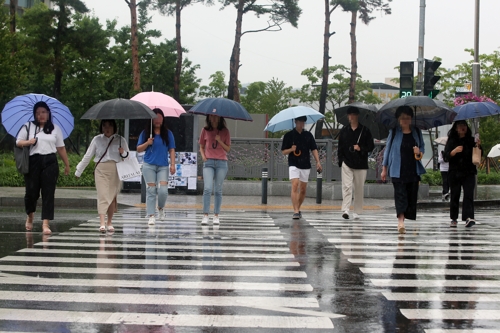 선선한 출근길. 14일인 화요일은 대부분 지역에 비가 점차 그치겠다. (사진=연합뉴스)