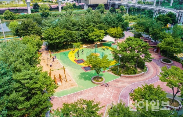 경기도 용인시는 처인구 유림동 유방어린이공원 안에 어린이들의 창의력과 상상력을 키우는 신개념 놀이공간인 ‘아이누리 놀이터’를 조성했다. (사진=용인시)