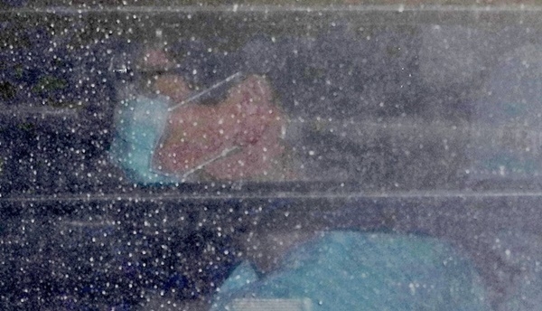 박근혜 전 대통령이 지난해 12월 3일 오후 서울 서초구 가톨릭대학교 서울성모병원에서 퇴원해 주차장을 빠져나오고 있다. (사진=연합뉴스)