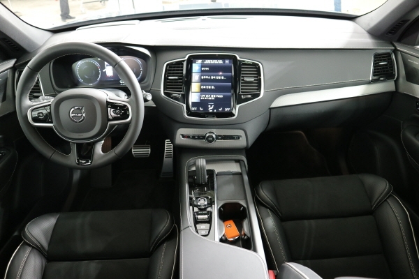 볼보자동차 ‘XC90’ T8 R-Design 한정판 에디션’ 앞좌석. (사진=이성은 기자)
