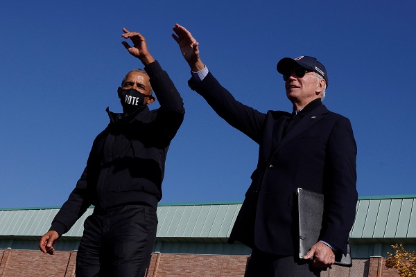 미시간주에서 동반 유세에 나선 미국 민주당 조 바이든 대선 후보(우)와 버락 오바마 전 대통령 (사진=연합뉴스)