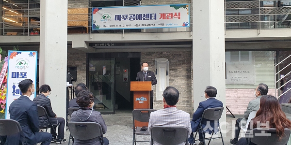 유동균 서울 마포구청장이 지난 13일 마포공예센터 개관식 행사에 참여했다.(사진=마포구)