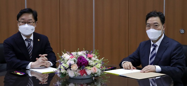 박범계 법무부 장관(왼쪽)과 김오수 검찰총장 (사진=연합뉴스)