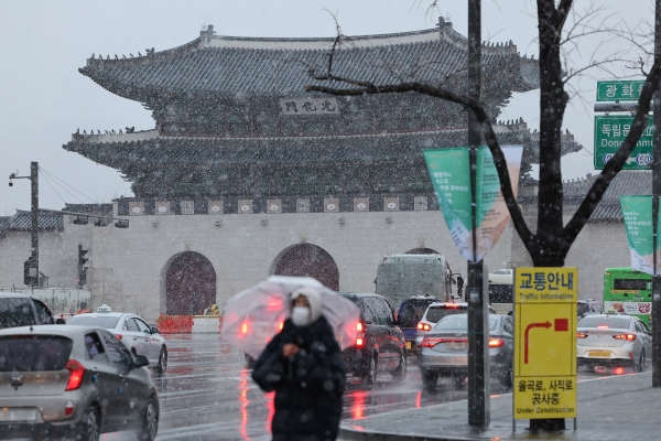 일요일인 20일은 전국이 흐리겠고, 중부 지역을 중심으로 비나 눈이 오겠다. (사진=연합뉴스)