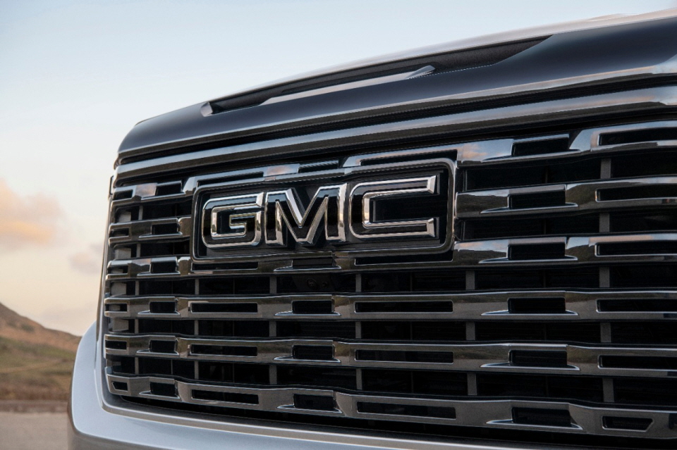GM 프리미엄 픽업·스포츠유틸리티차량(SUV) 전문 브랜드 GMC 티저이미지. [사진=한국GM]