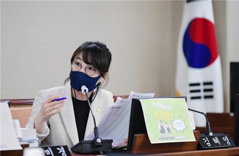 질의 하는 김혜영 의원(사진=서울시의회)