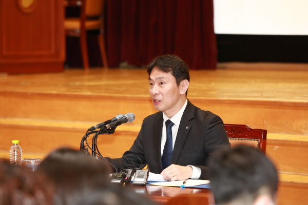 이복현 금융감독원장이 6일 서울 여의도에서 열린 2023년 업무계획을 발표하고 있다. (사진=금융감독원)
