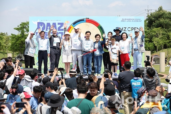 김동연 경기도지사가 파주 임진각 일대에서 열린 ‘2023 DMZ 평화 걷기 대회’에 참석했다.(사진=경기도)