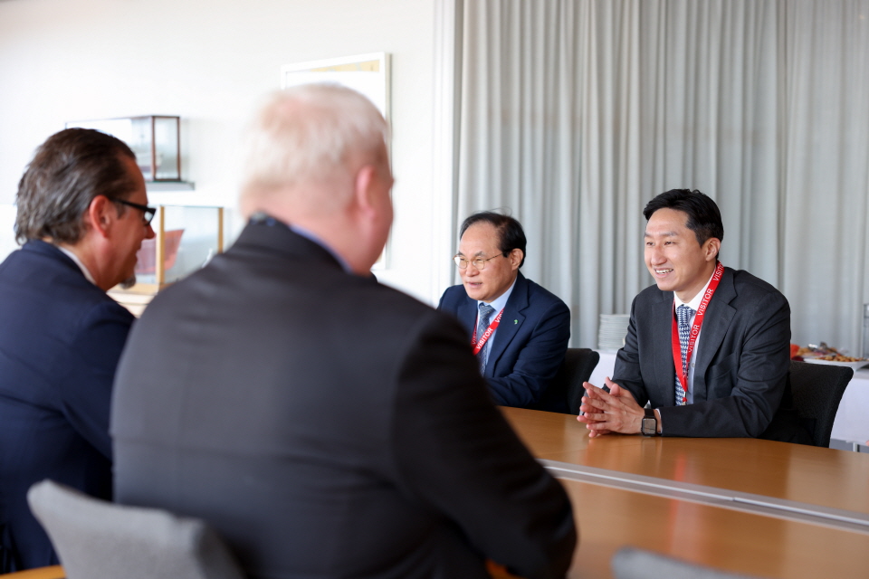정기선 HD현대 사장이 노르시핑 기간 중 글로벌 선주들과 만남을 가지는 모습. [사진=HD현대]