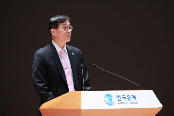 이창용 한국은행 총재가 12일 서울 중구 한국은행에서 열린 창립 제73주년 행사에서 기념사를 낭독하고 있다. (사진=한국은행)