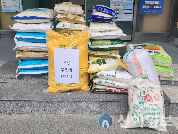 강원 태백시에 한 익명의 기부자가 문곡소도동 어려운 이웃에게 전달해 달라며 쌀 300kg (맵쌀 221kg, 찹쌀 78.4kg)을 기부했다. (사진=태백시)