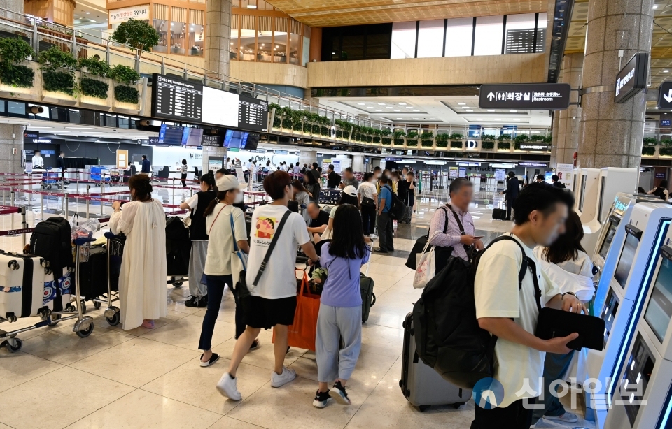 관광객들로 붐비는 김포공항 국제선 터미널. (사진=공항공사)