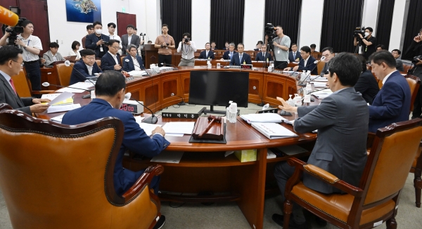 17일 오전 국회에서 김규현 국가정보원장이 참석한 가운데 정보위원회 전체회의가 열리고 있다. (사진=연합뉴스)