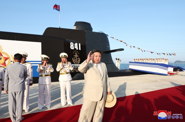 북한이 8일 수중에서 핵 공격이 가능한 전술핵공격잠수함을 건조했다고 밝혔다.(사진= 조선중앙통신 연합뉴스)