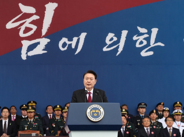 윤석열 대통령이 26일 성남 서울공항에서 열린 건군 제75주년 국군의날 기념식에서 기념사를 하고 있다. (사진=연합뉴스)