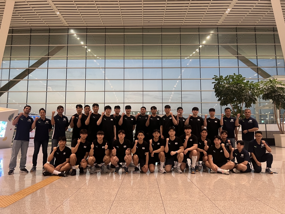 유럽 전지훈련을 위해 남자 핸드볼 국가대표팀이 7월24일 인천국제공항을 통해 출국하는 모습.[사진=대한핸드볼협회]