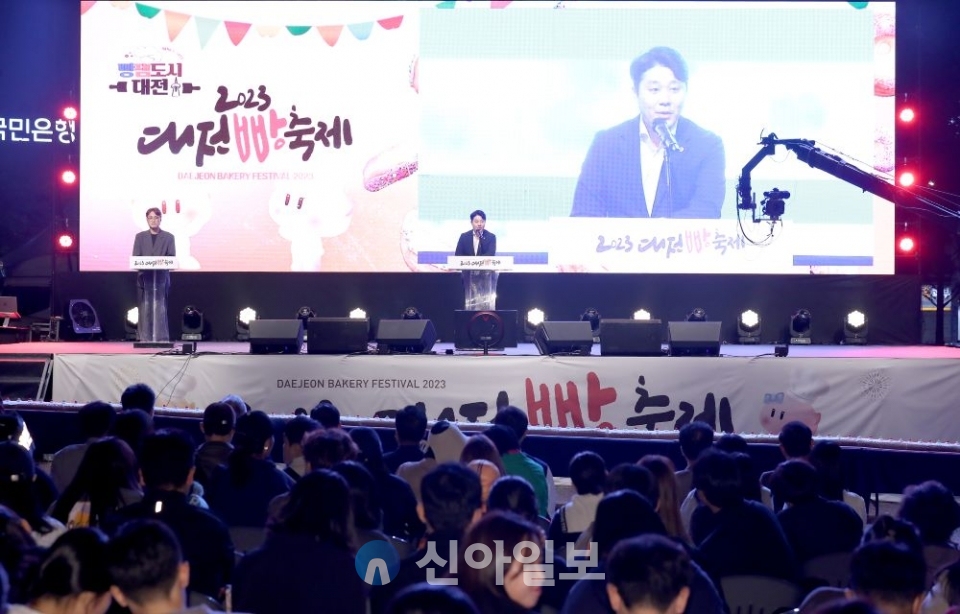 대전시의회 김진오 부의장은 28일 서대전공원에서 열린‘2023 대전빵축제’행사에 참석해 축사를 하고 있다. (사진=대전시의회)