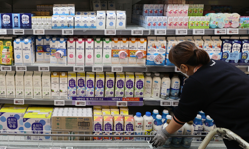 서울 한 대형마트에 진열된 우유. [사진=연합뉴스]