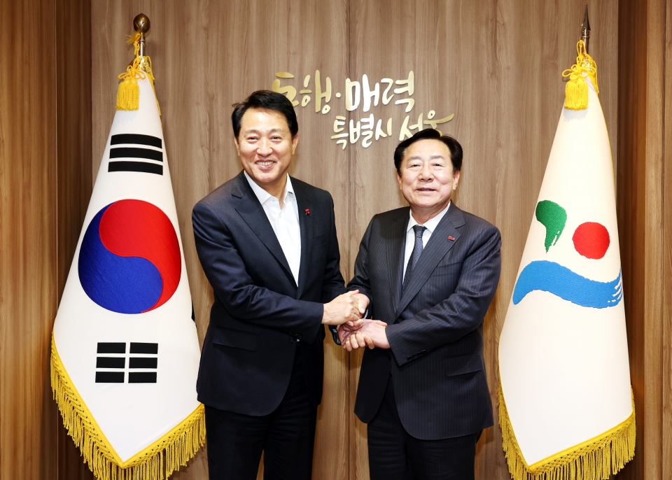 (왼쪽부터) 오세훈 서울시장, 김기문 중기중앙회장.[사진=중기중앙회]