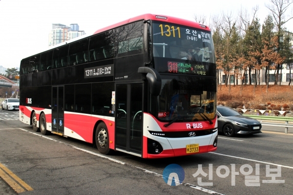 1-1 오산시 친환경 2층 전기버스 시대 개막,1311번·5300번 서울行 광역버스에 투입