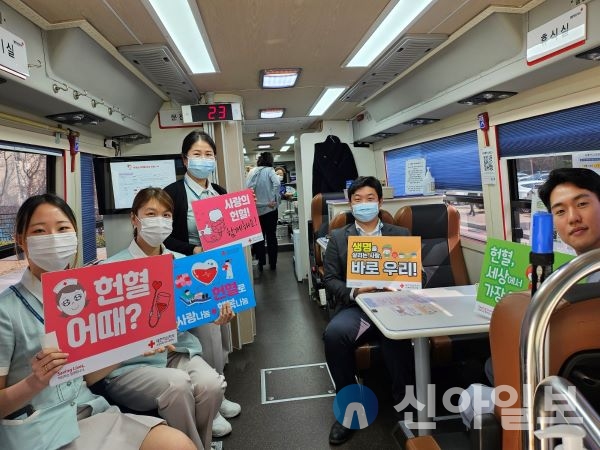 2024년 3월 22일, 강릉아산병원은 대한적십자사 강원특별자치도혈액원(원장 신건산)으로부터 헌혈버스 1대를 지원받아 단체헌혈 캠페인을 진행하였다.