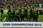 브라질 프로축구팀 등 81명 태운 전세기 추락… "5명만 생존"