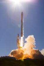 스페이스X , 폭발 4개월 만에 &apos;팰컨9&apos; 로켓 발사 성공