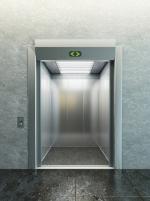 도착전 문 열린 엘리베이터… 2명 추락해 1명 사망