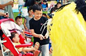 서산 해미읍성 전통공연장서 즐거워하는 어린이들
