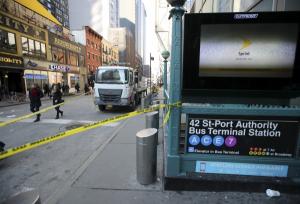 美 맨해튼 중심가서 &apos;폭탄 테러&apos;… 용의자 포함 4명 부상