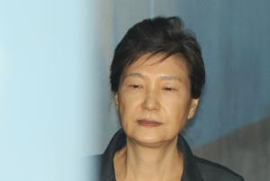 박근혜, 22일 검찰 소환 불응… "건강상의 이유"